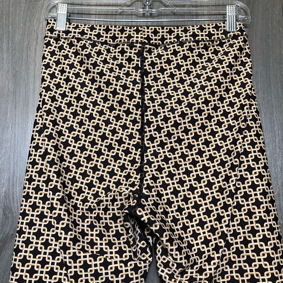 Patterned High Waist Leggings - Picture 10 of 11